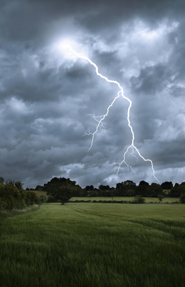 photodune-3410673-lightning-strike-over-field-landscapex400 photodune-3410673-lightning-strike-over-field-landscapex400